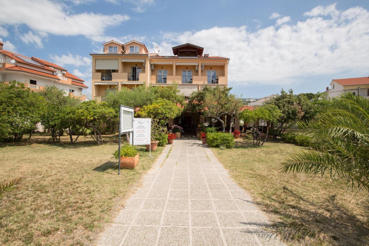 Villa Tamaris Palit Exterior photo