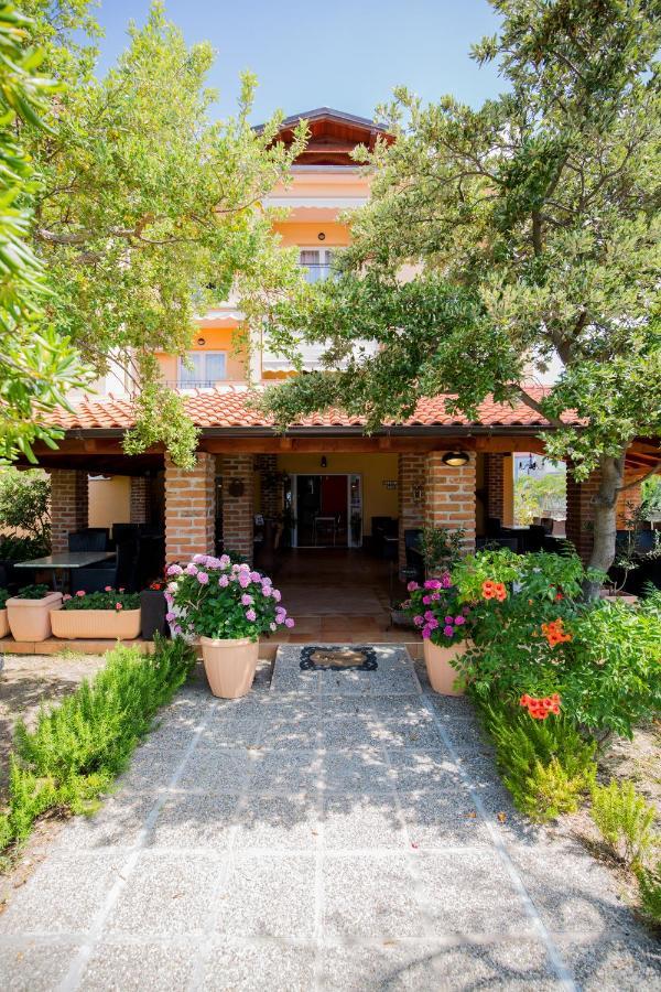 Villa Tamaris Palit Exterior photo