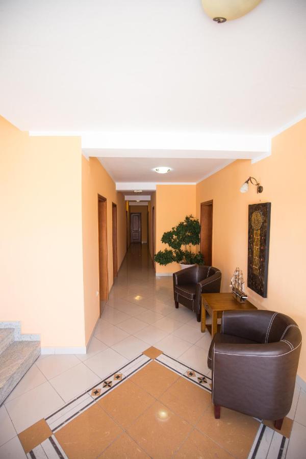 Villa Tamaris Palit Exterior photo