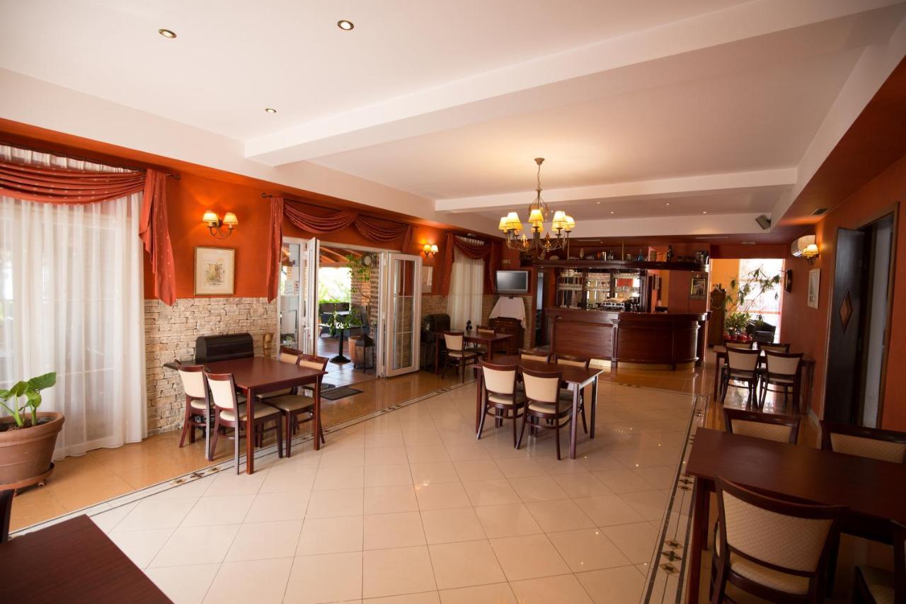 Villa Tamaris Palit Exterior photo