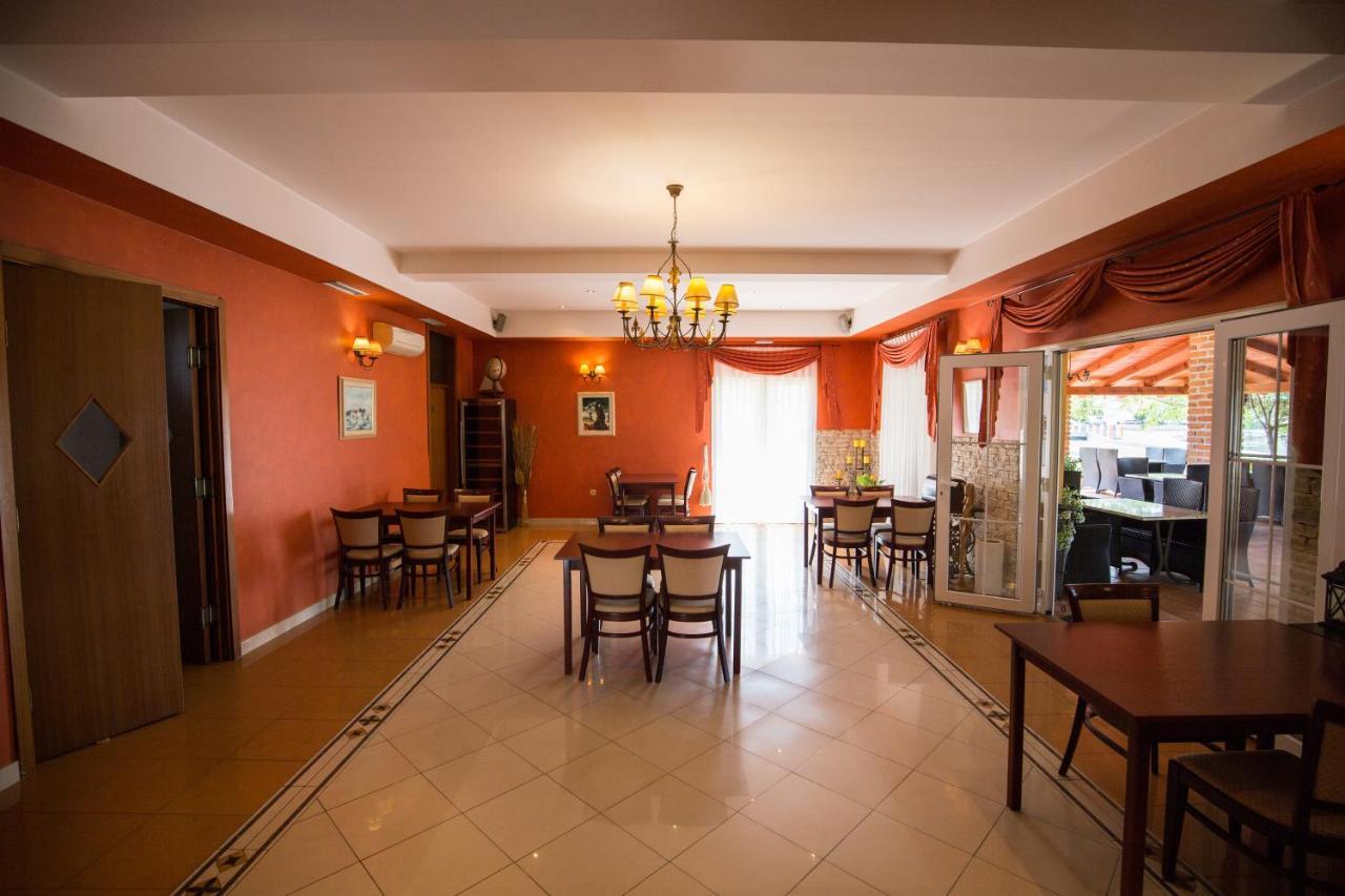 Villa Tamaris Palit Exterior photo