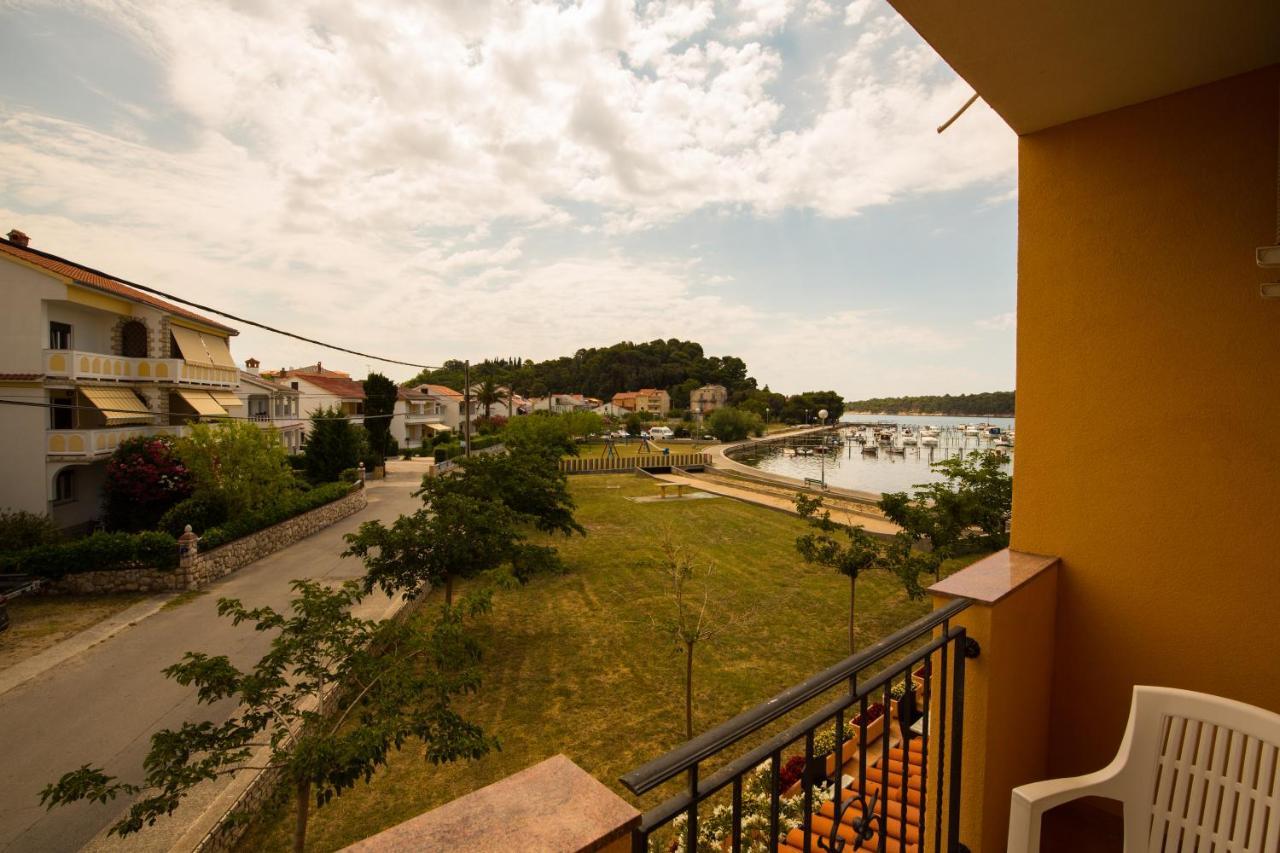 Villa Tamaris Palit Exterior photo