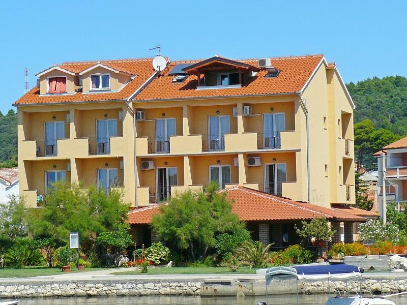 Villa Tamaris Palit Exterior photo