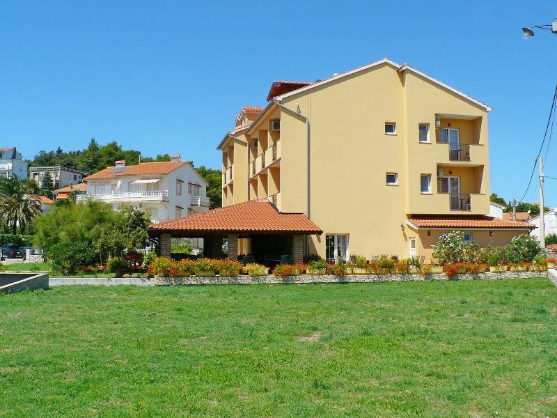 Villa Tamaris Palit Exterior photo