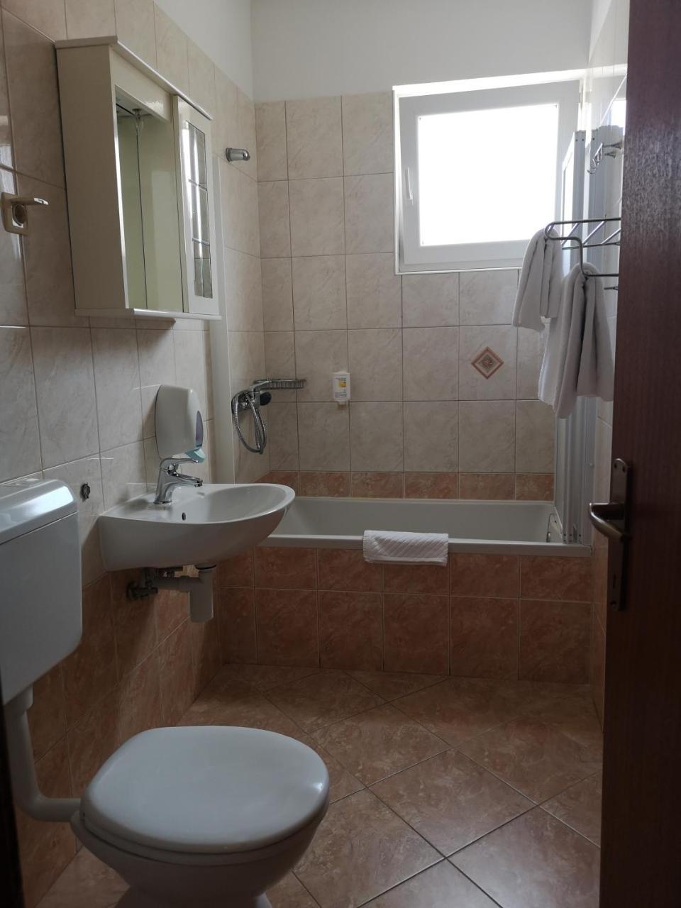 Villa Tamaris Palit Exterior photo
